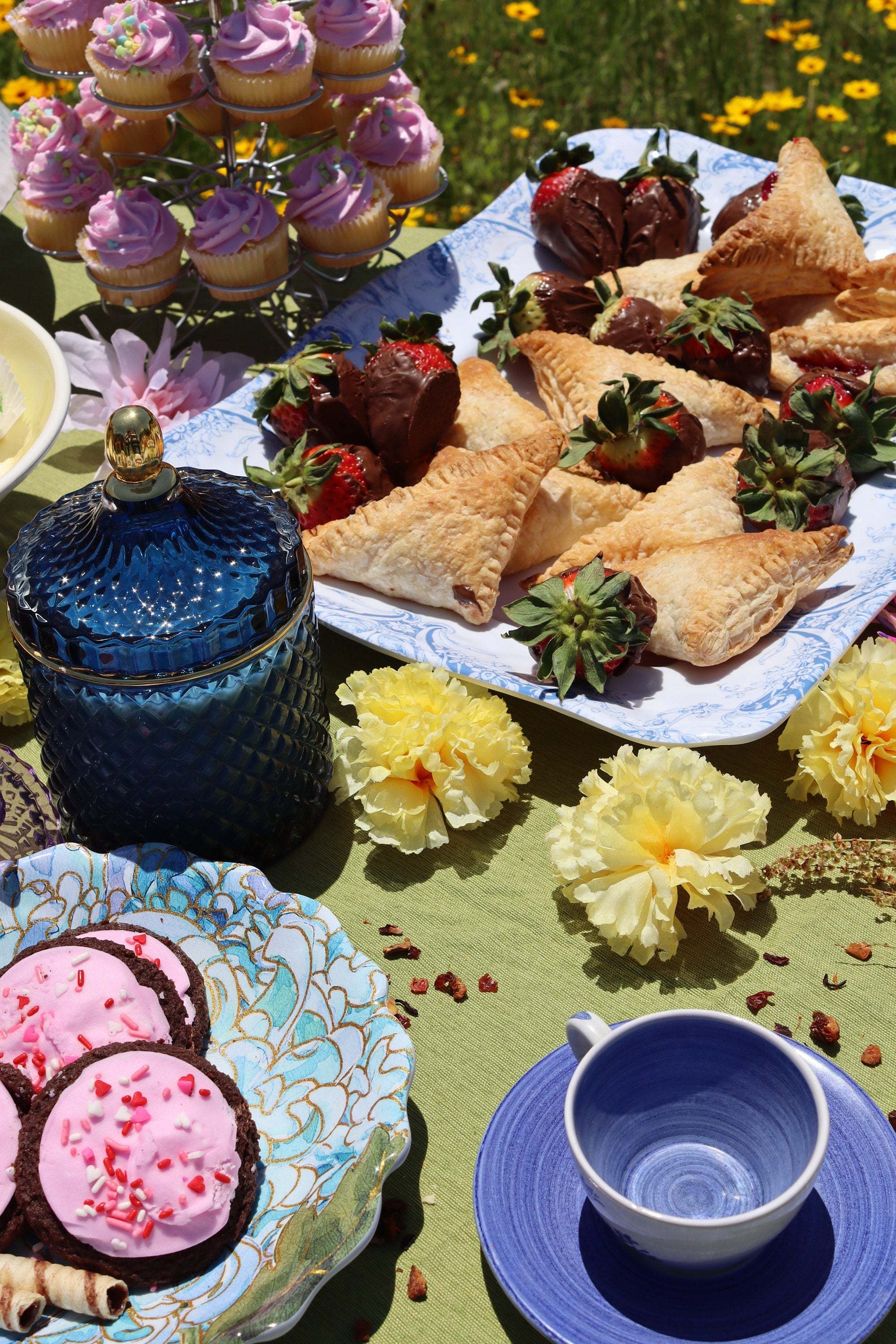 Soy Candle 24oz in Blue Diamond Glass Jar